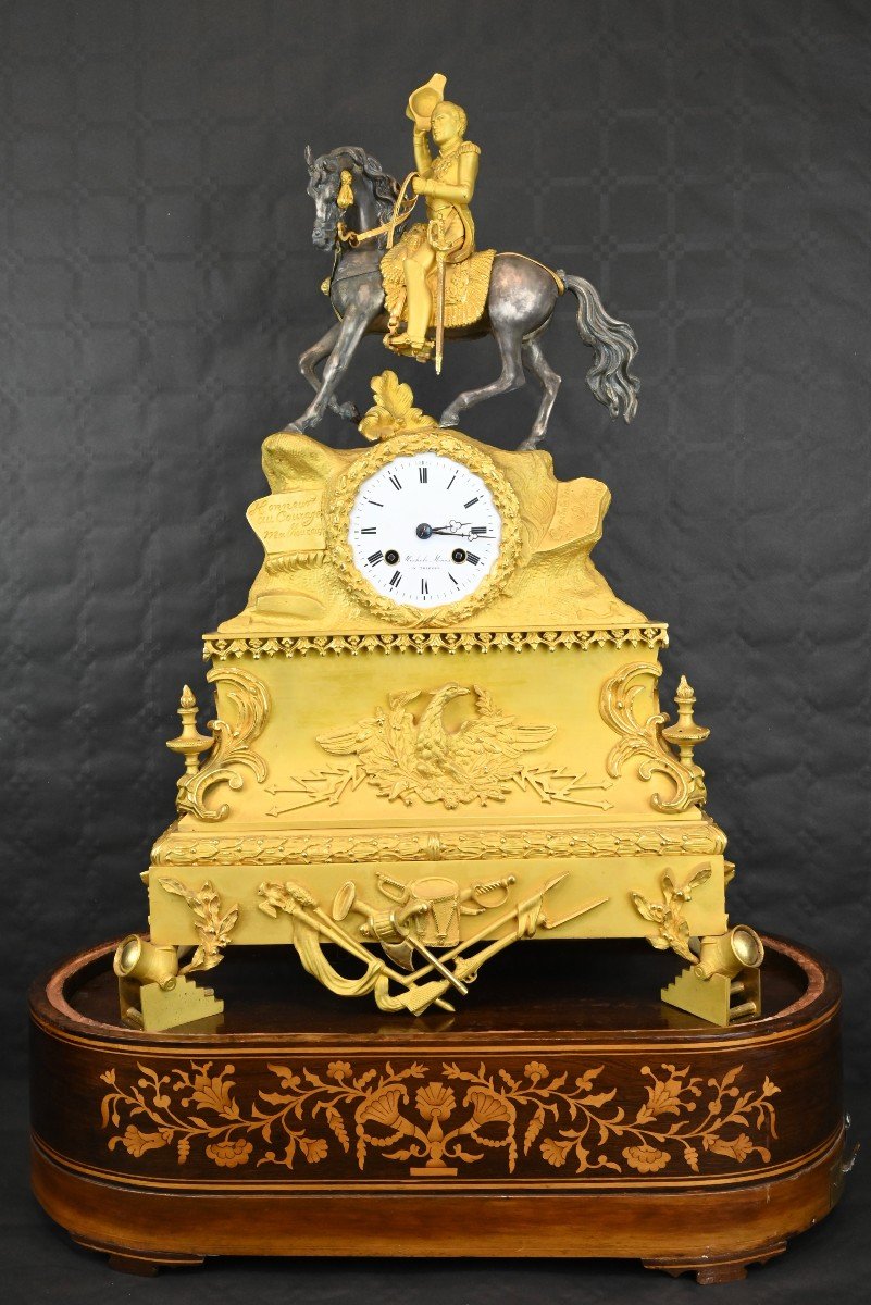 Orologio Da Tavolo Con Napoleone, Base in Legno Intarsiata e Campana Originale - XIX Secolo